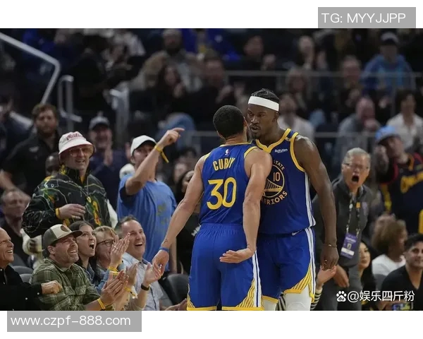 库里带领勇士战胜尼克斯全队庆祝瞬间回顾与精彩时刻分析